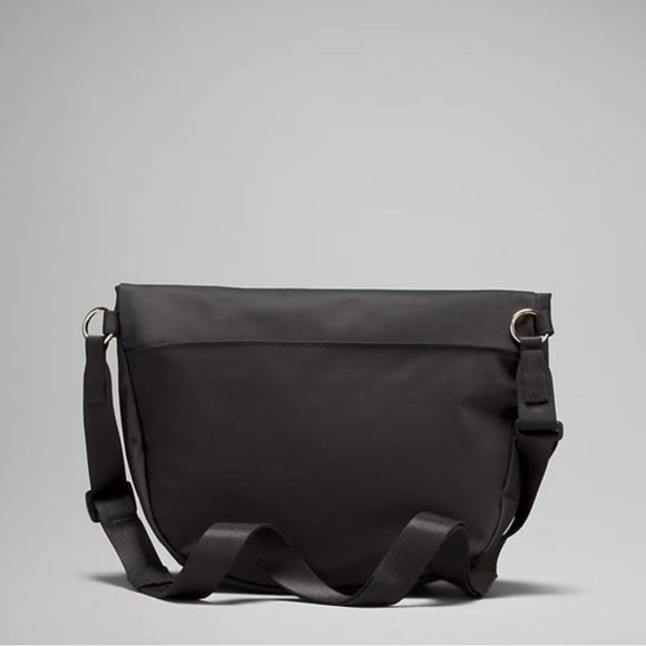 Lululemon All Night Festival Bag 5L Gold Hardware NWT - Picture 2 of 6